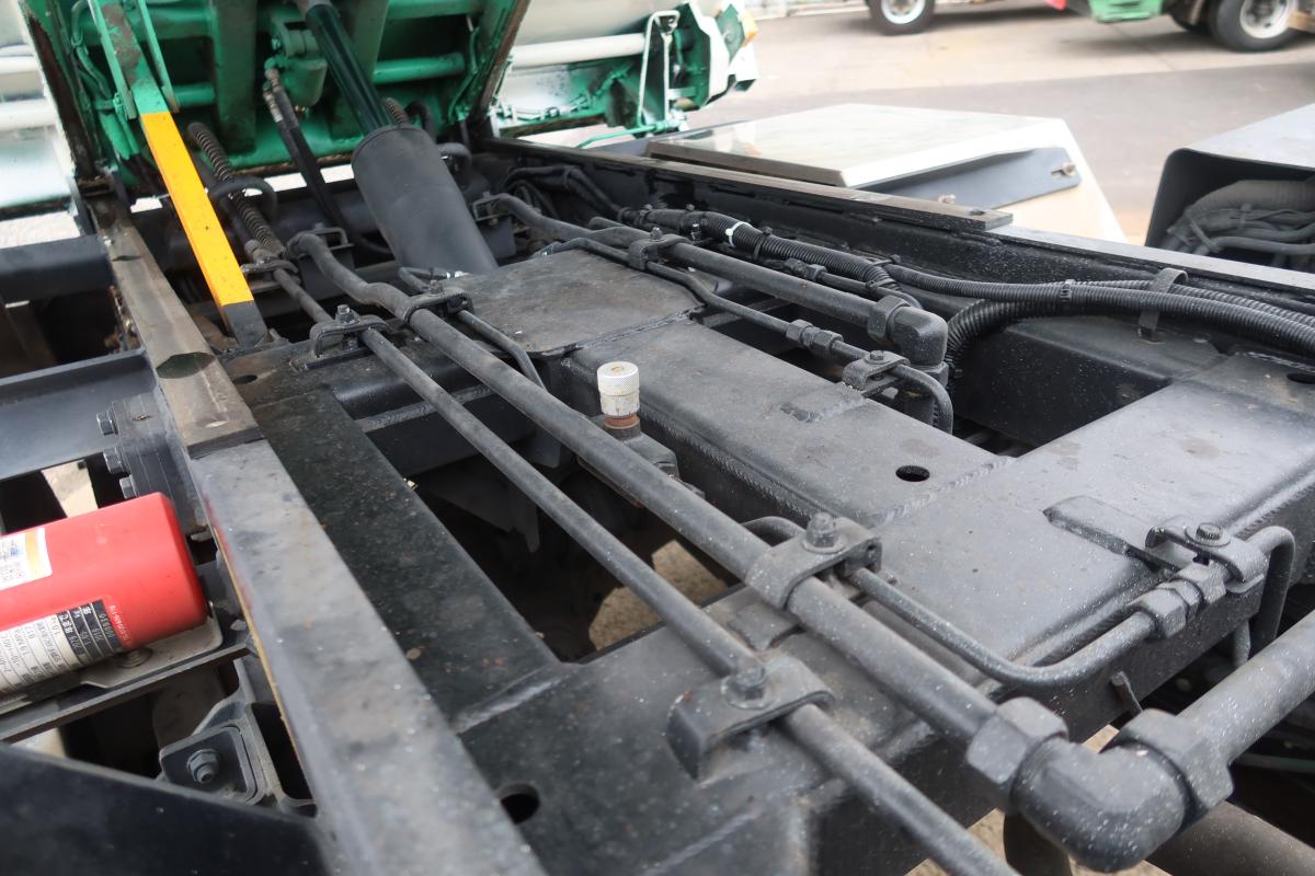 ワイド幅 巻き込みパッカー車 新明和製7.3立米 積載2550kg|中古トラックの販売・買取・査定のアイナビ