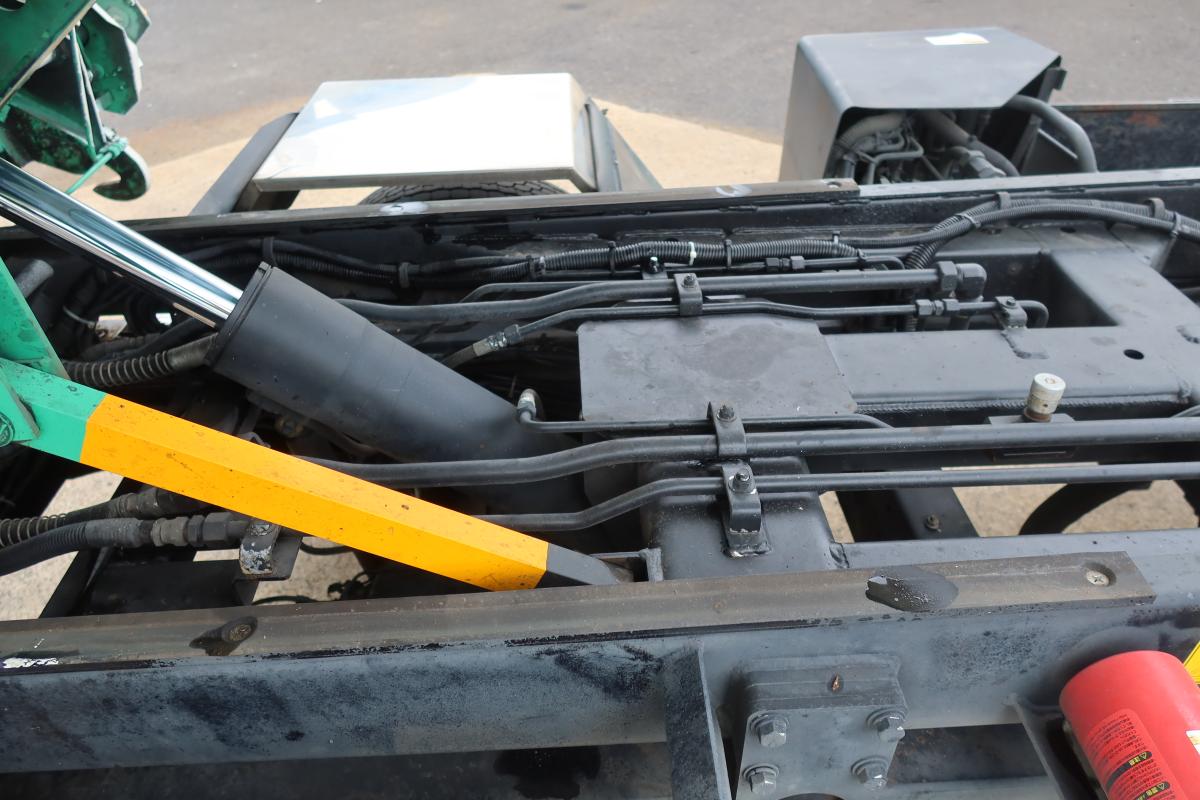 ワイド幅 巻き込みパッカー車 新明和製7.3立米 積載2550kg|中古トラックの販売・買取・査定のアイナビ