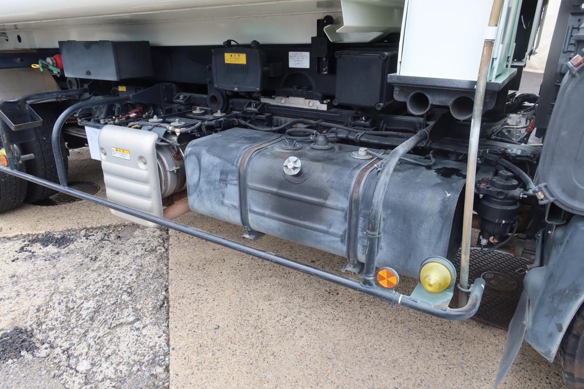 ワイド幅 巻き込みパッカー車 新明和製7.3立米 積載2550kg|中古トラックの販売・買取・査定のアイナビ