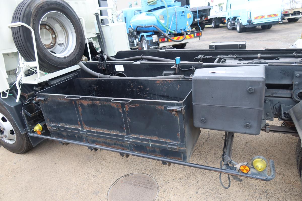 ワイド幅 巻き込みパッカー車 新明和製7.3立米 積載2550kg|中古トラックの販売・買取・査定のアイナビ