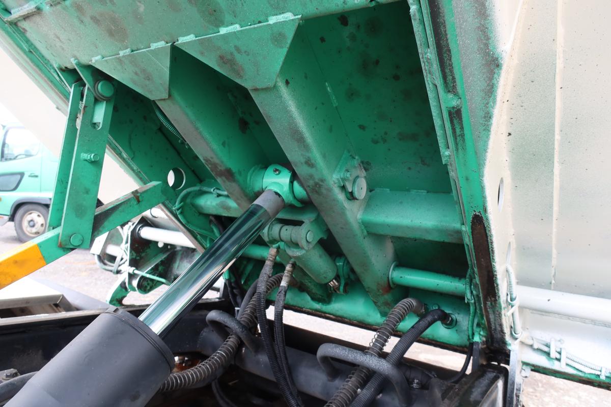 ワイド幅 巻き込みパッカー車 新明和製7.3立米 積載2550kg|中古トラックの販売・買取・査定のアイナビ