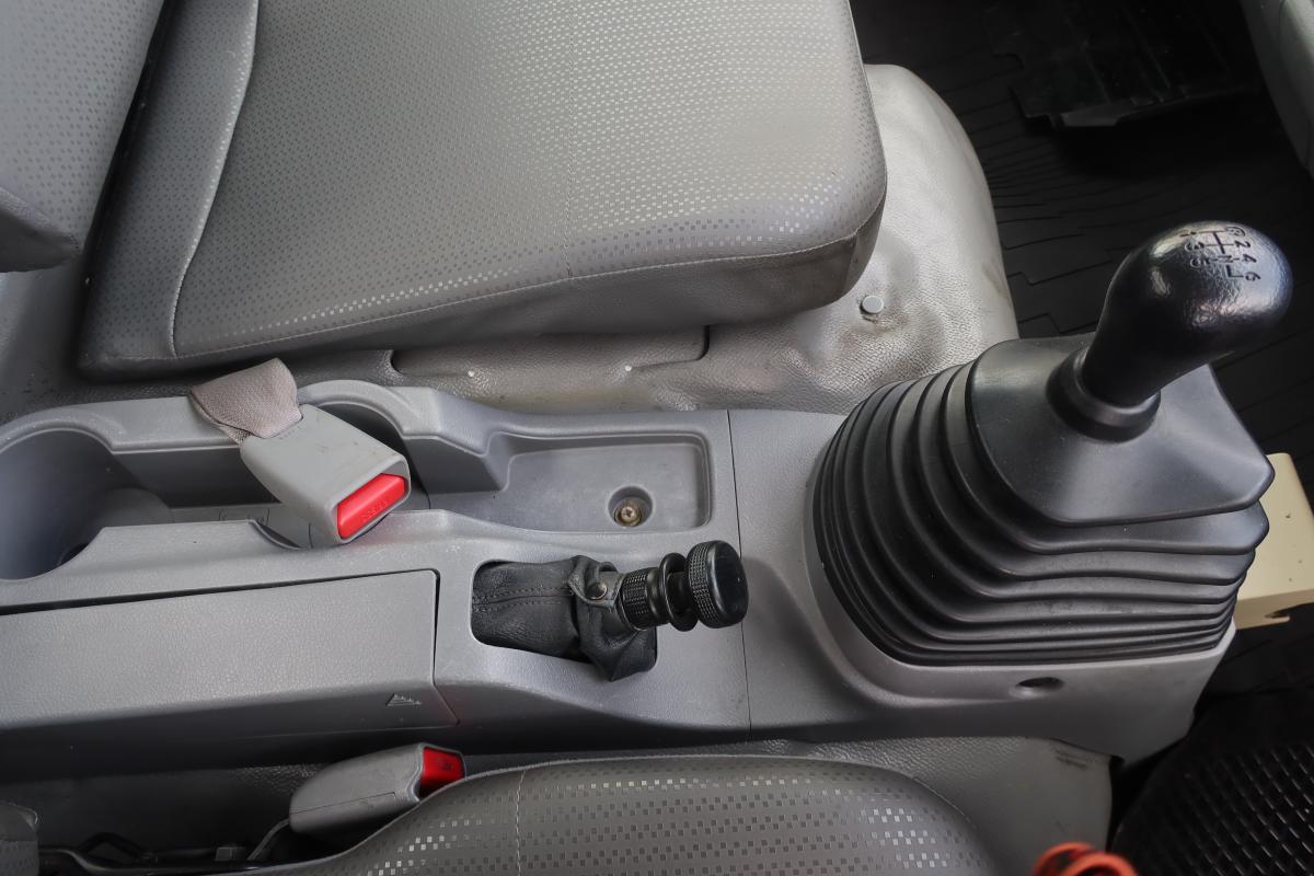 ワイド幅 巻き込みパッカー車 新明和製7.3立米 積載2550kg|中古トラックの販売・買取・査定のアイナビ