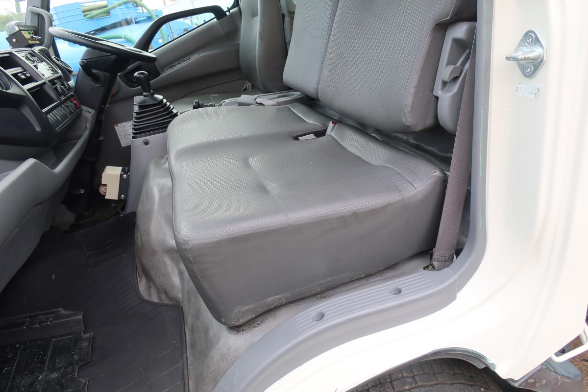 ワイド幅 巻き込みパッカー車 新明和製7.3立米 積載2550kg|中古トラックの販売・買取・査定のアイナビ