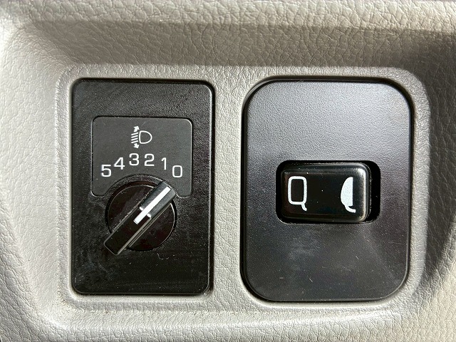 保証対象車両東プレR404AXV32L0C-P左サイド扉2t3t6.5t|中古トラックの販売・買取・査定のアイナビ