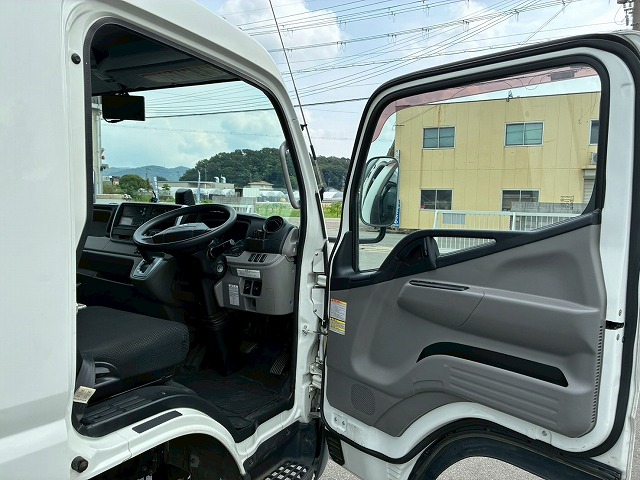 保証対象車両東プレR404AXV32L0C-P左サイド扉2t3t6.5t|中古トラックの販売・買取・査定のアイナビ