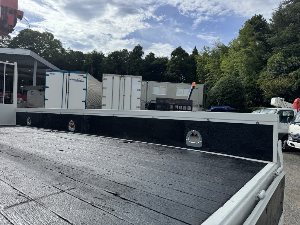 吊t数2.9t吊4段ブーム古河ユニックラジコンAT|中古トラックの販売・買取・査定のアイナビ