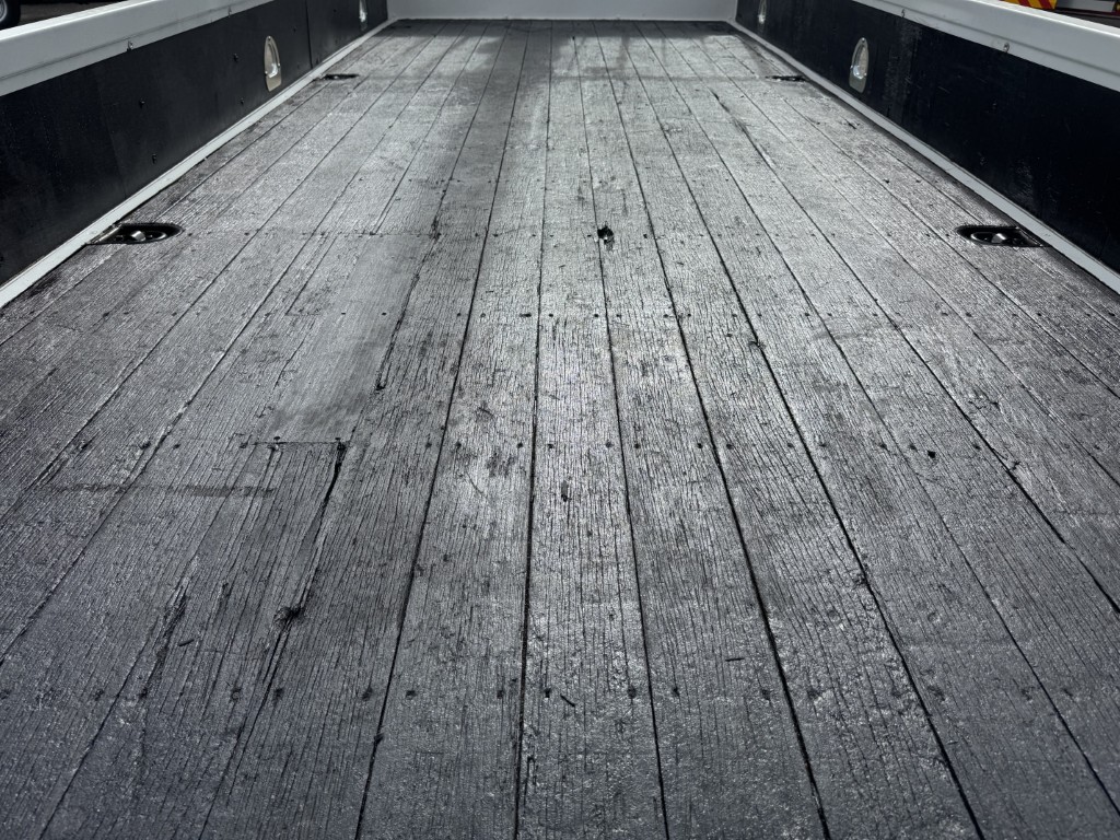 吊t数2.9t吊4段ブーム古河ユニックラジコンAT|中古トラックの販売・買取・査定のアイナビ