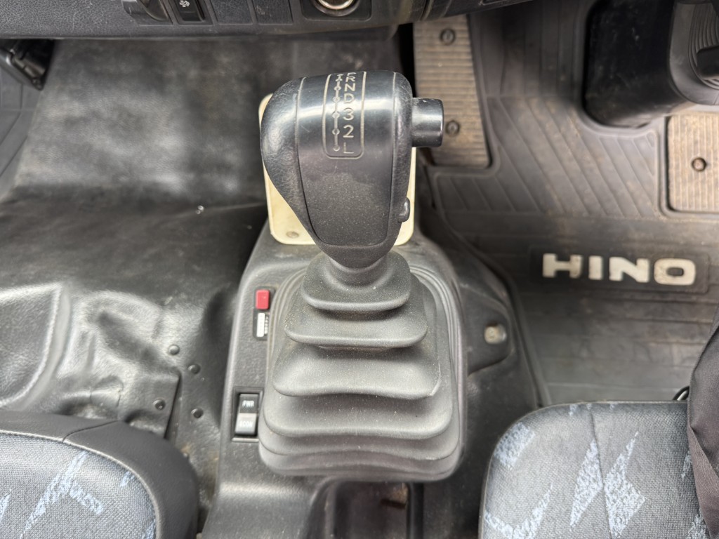 吊t数2.9t吊4段ブーム古河ユニックラジコンAT|中古トラックの販売・買取・査定のアイナビ