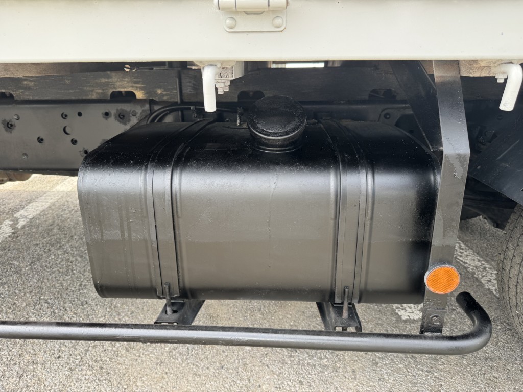 吊t数2.9t吊4段ブーム古河ユニックラジコンAT|中古トラックの販売・買取・査定のアイナビ