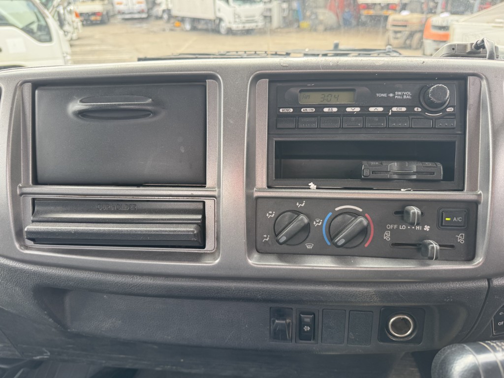 吊t数2.9t吊4段ブーム古河ユニックラジコンAT|中古トラックの販売・買取・査定のアイナビ