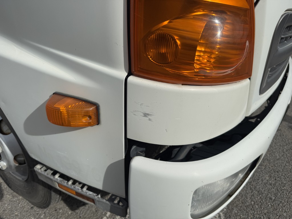 吊t数2.9t吊4段ブーム古河ユニックラジコンAT|中古トラックの販売・買取・査定のアイナビ