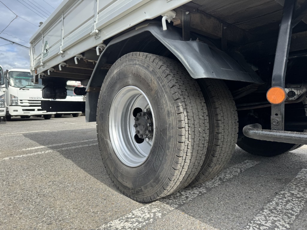 吊t数2.9t吊4段ブーム古河ユニックラジコンAT|中古トラックの販売・買取・査定のアイナビ