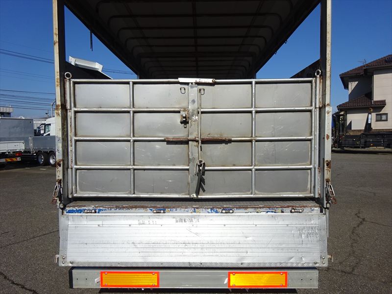 家畜運搬車豚仕様6.2m|中古トラックの販売・買取・査定のアイナビ