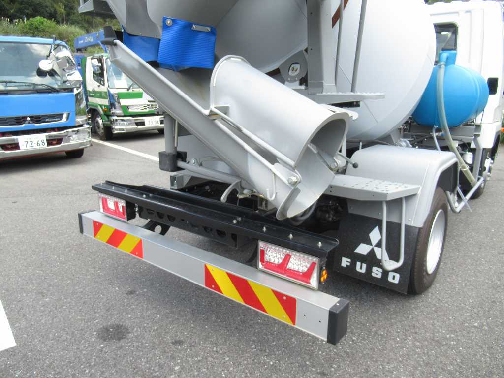 カヤバ ドラム容量3.0立米 最大混合容量1.5立米 MR1520|中古トラックの販売・買取・査定のアイナビ