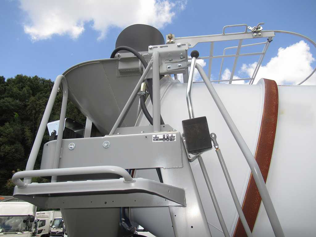 カヤバ ドラム容量3.0立米 最大混合容量1.5立米 MR1520|中古トラックの販売・買取・査定のアイナビ