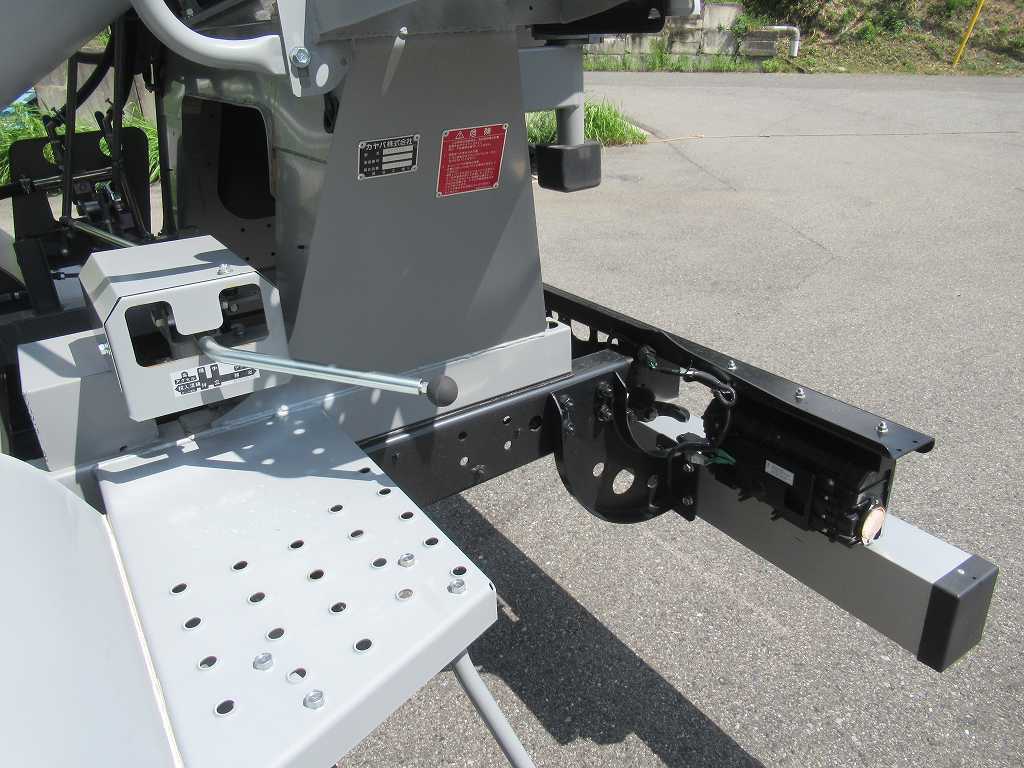 カヤバ ドラム容量3.0立米 最大混合容量1.5立米 MR1520|中古トラックの販売・買取・査定のアイナビ