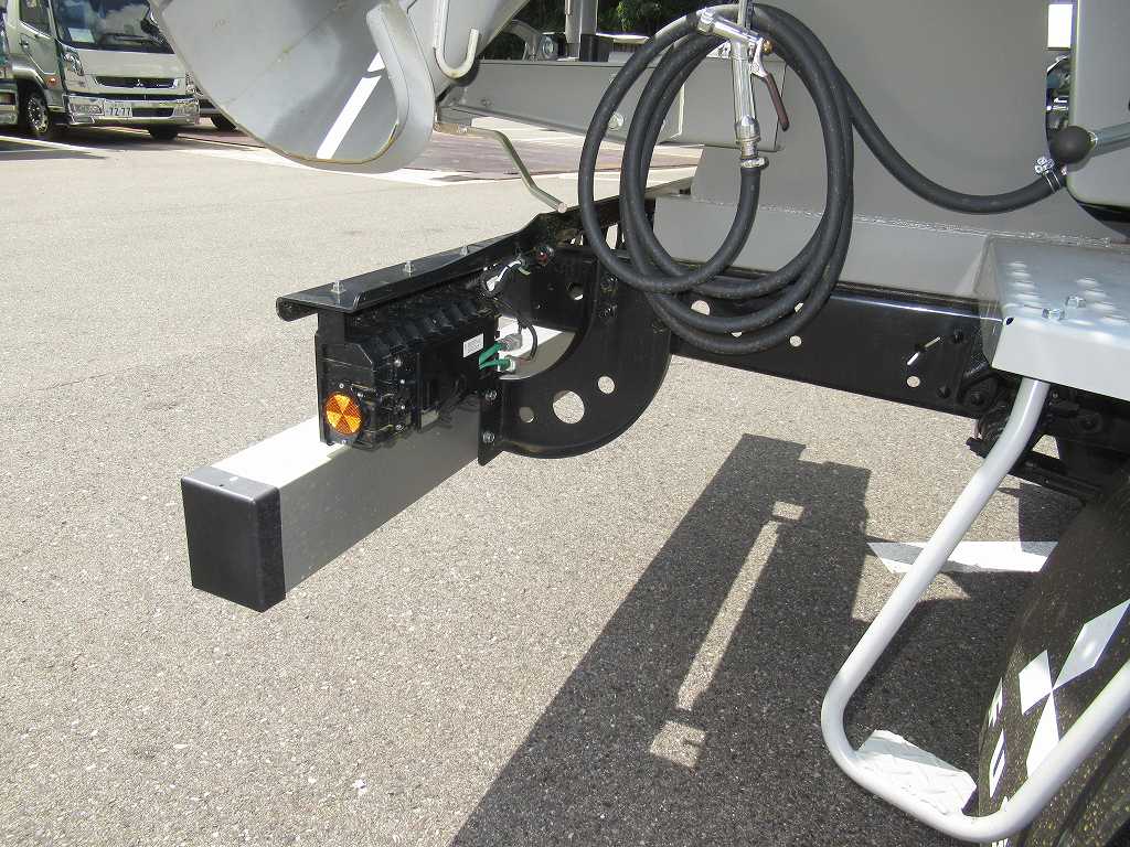 カヤバ ドラム容量3.0立米 最大混合容量1.5立米 MR1520|中古トラックの販売・買取・査定のアイナビ