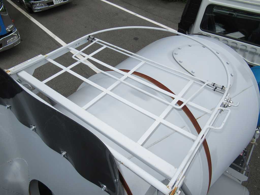 カヤバ ドラム容量3.0立米 最大混合容量1.5立米 MR1520|中古トラックの販売・買取・査定のアイナビ