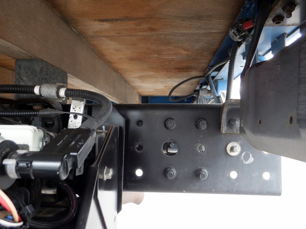 2t Wキャブ 全低床 デュオニックAT 車両総重量5t以下|中古トラックの販売・買取・査定のアイナビ