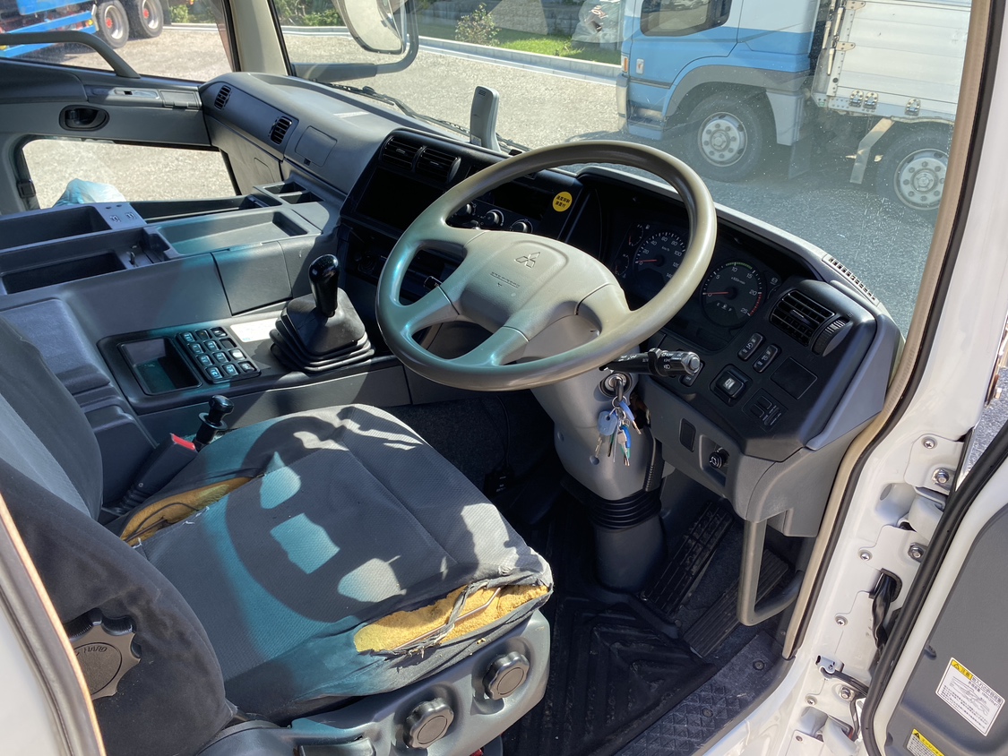 H28年式スーパーグレート7速MTハイルーフトラクタ、車検付|中古トラックの販売・買取・査定のアイナビ