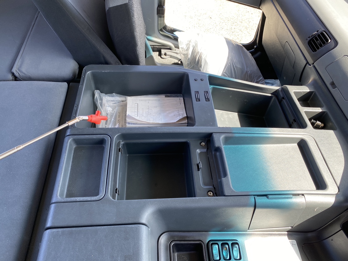 H28年式スーパーグレート7速MTハイルーフトラクタ、車検付|中古トラックの販売・買取・査定のアイナビ