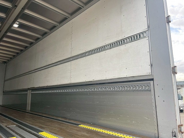 ハイルーフ8×4後輪エアサス日本トレクス390馬力|中古トラックの販売・買取・査定のアイナビ