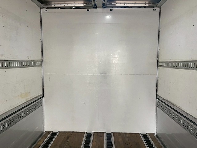 ハイルーフ8×4後輪エアサス日本トレクス390馬力|中古トラックの販売・買取・査定のアイナビ