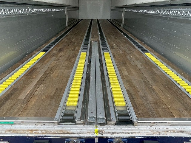 ハイルーフ8×4後輪エアサス日本トレクス390馬力|中古トラックの販売・買取・査定のアイナビ