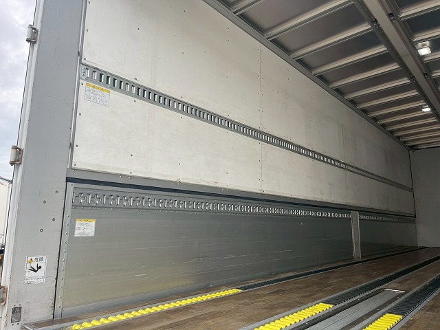 ハイルーフ8×4後輪エアサス日本トレクス390馬力|中古トラックの販売・買取・査定のアイナビ