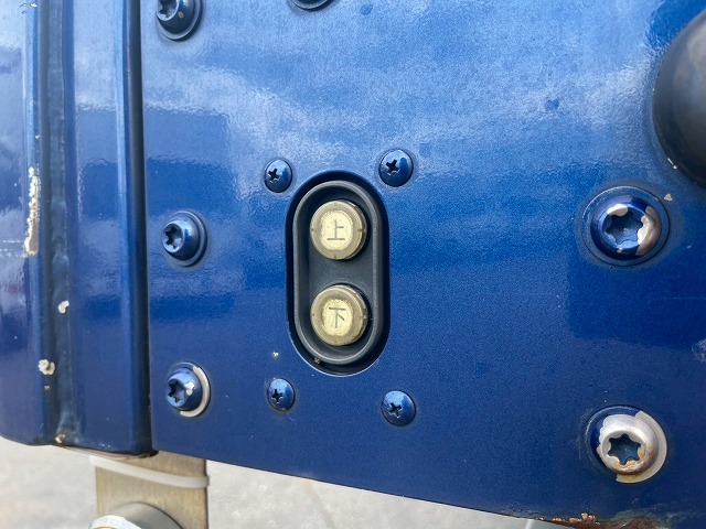 ハイルーフ8×4後輪エアサス日本トレクス390馬力|中古トラックの販売・買取・査定のアイナビ