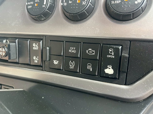 ハイルーフ8×4後輪エアサス日本トレクス390馬力|中古トラックの販売・買取・査定のアイナビ