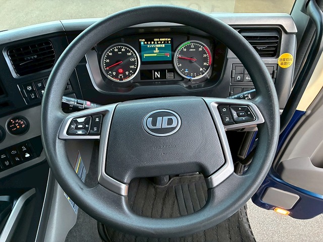 ハイルーフ8×4後輪エアサス日本トレクス390馬力|中古トラックの販売・買取・査定のアイナビ