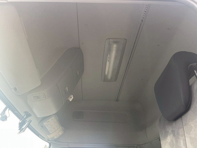 ハイルーフ8×4後輪エアサス日本トレクス390馬力|中古トラックの販売・買取・査定のアイナビ