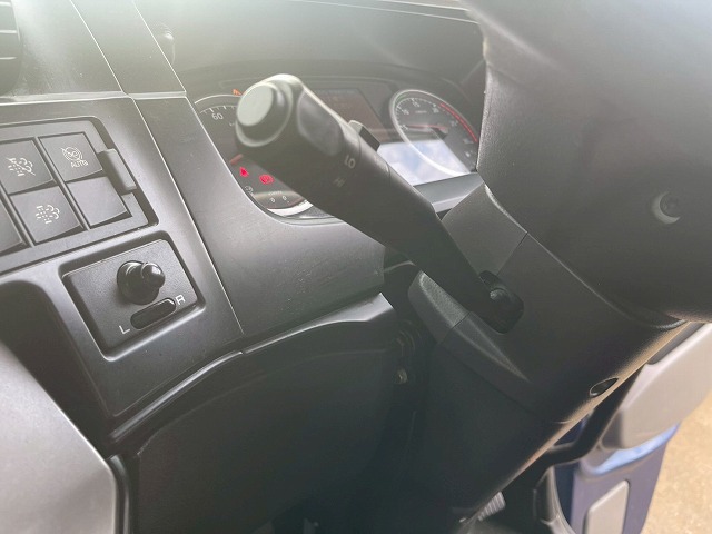 ハイルーフ8×4後輪エアサス日本トレクス390馬力|中古トラックの販売・買取・査定のアイナビ