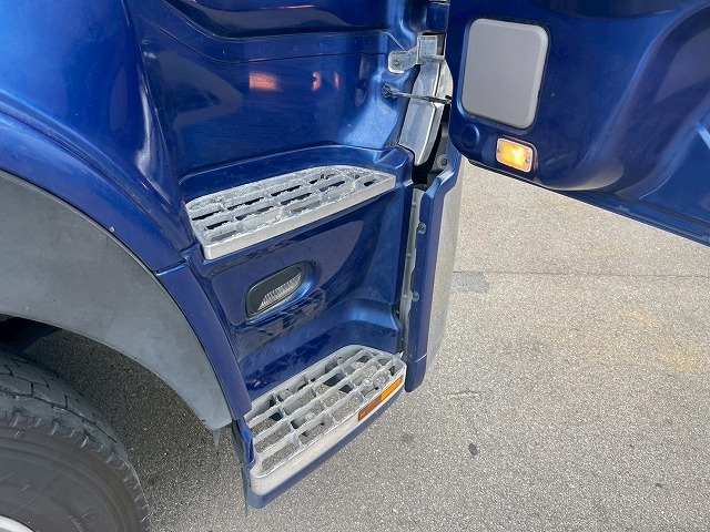 ハイルーフ8×4後輪エアサス日本トレクス390馬力|中古トラックの販売・買取・査定のアイナビ