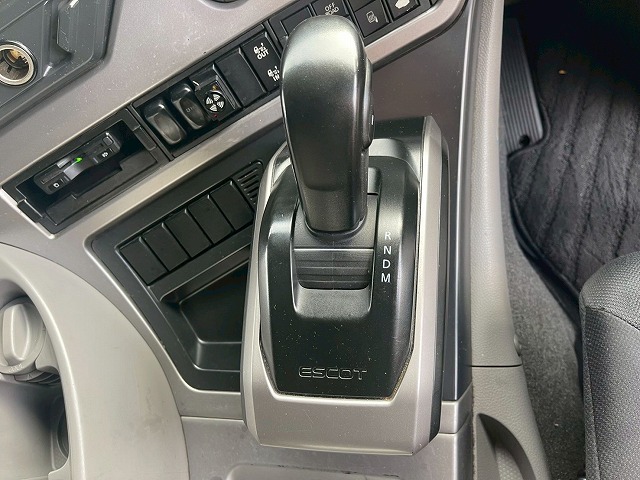 ハイルーフ8×4後輪エアサス日本トレクス390馬力|中古トラックの販売・買取・査定のアイナビ