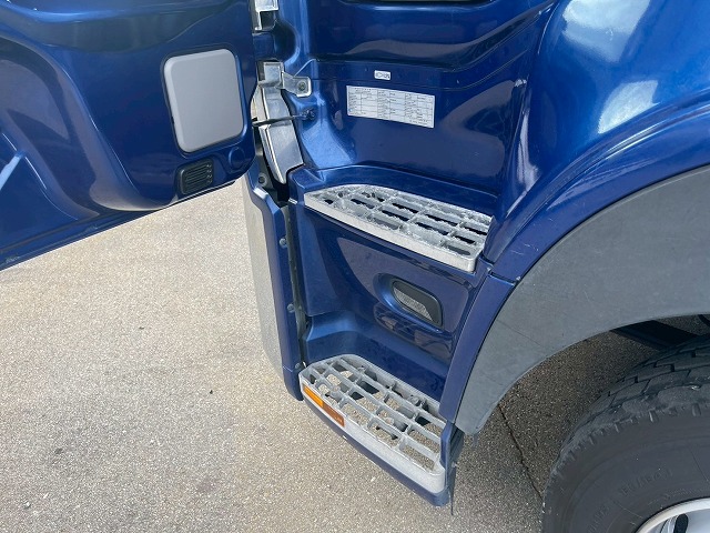 ハイルーフ8×4後輪エアサス日本トレクス390馬力|中古トラックの販売・買取・査定のアイナビ