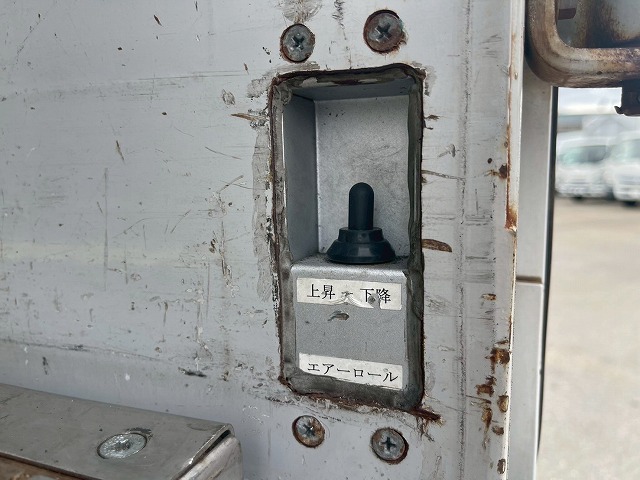 ハイルーフ8×4後輪エアサス日本トレクス390馬力|中古トラックの販売・買取・査定のアイナビ