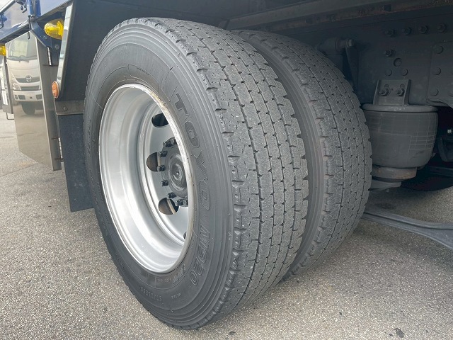 ハイルーフ8×4後輪エアサス日本トレクス390馬力|中古トラックの販売・買取・査定のアイナビ