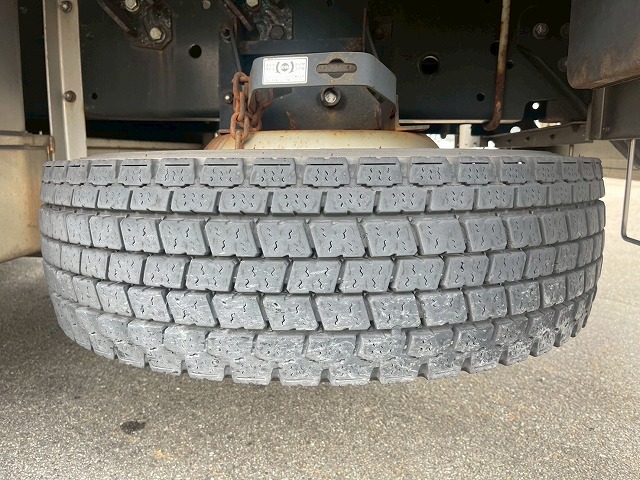 ハイルーフ8×4後輪エアサス日本トレクス390馬力|中古トラックの販売・買取・査定のアイナビ