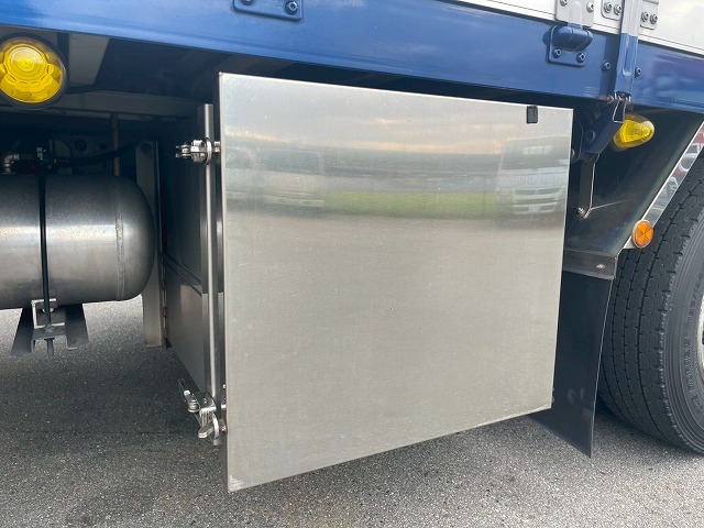 ハイルーフ8×4後輪エアサス日本トレクス390馬力|中古トラックの販売・買取・査定のアイナビ