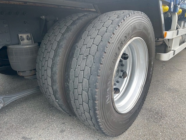 ハイルーフ8×4後輪エアサス日本トレクス390馬力|中古トラックの販売・買取・査定のアイナビ