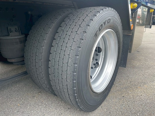 ハイルーフ8×4後輪エアサス日本トレクス390馬力|中古トラックの販売・買取・査定のアイナビ