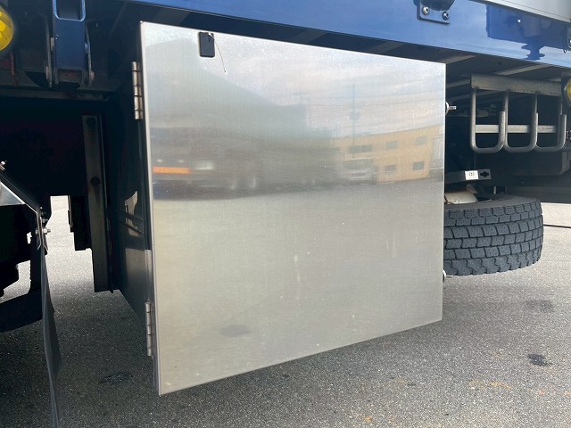 ハイルーフ8×4後輪エアサス日本トレクス390馬力|中古トラックの販売・買取・査定のアイナビ