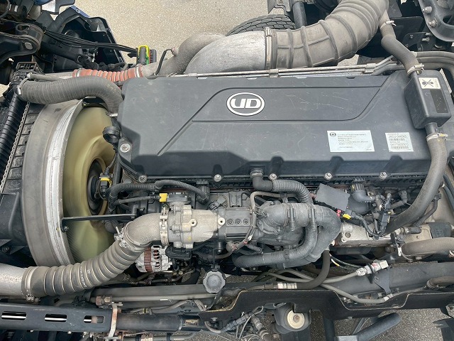 ハイルーフ8×4後輪エアサス日本トレクス390馬力|中古トラックの販売・買取・査定のアイナビ