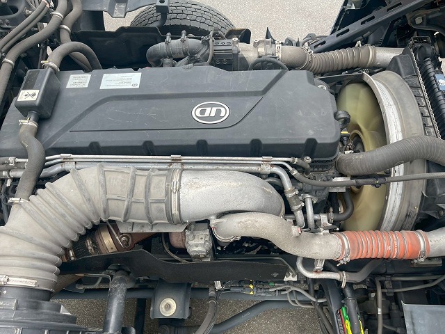 ハイルーフ8×4後輪エアサス日本トレクス390馬力|中古トラックの販売・買取・査定のアイナビ