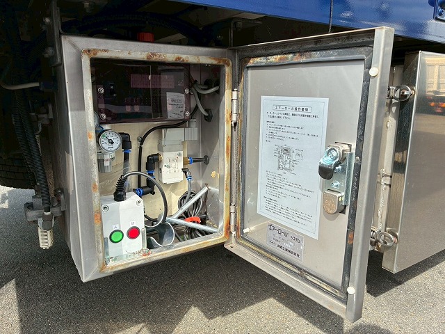 ハイルーフ8×4後輪エアサス日本トレクス390馬力|中古トラックの販売・買取・査定のアイナビ