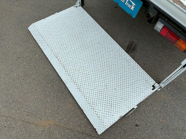 ワンオーナー10尺ボディ新明和工業AT5トン限定・準中型免許|中古トラックの販売・買取・査定のアイナビ