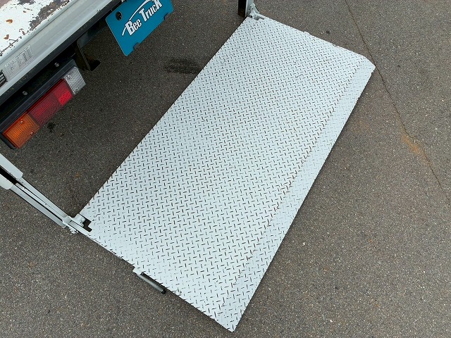 ワンオーナー10尺ボディ新明和工業AT5トン限定・準中型免許|中古トラックの販売・買取・査定のアイナビ