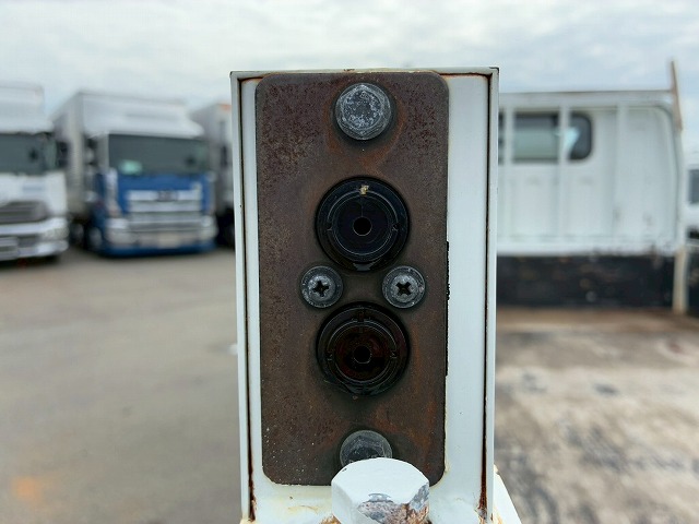 ワンオーナー10尺ボディ新明和工業AT5トン限定・準中型免許|中古トラックの販売・買取・査定のアイナビ